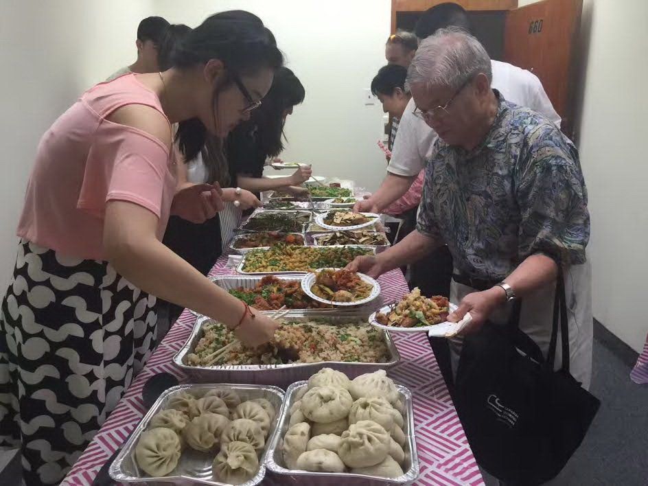 丰富的自助餐.jpg