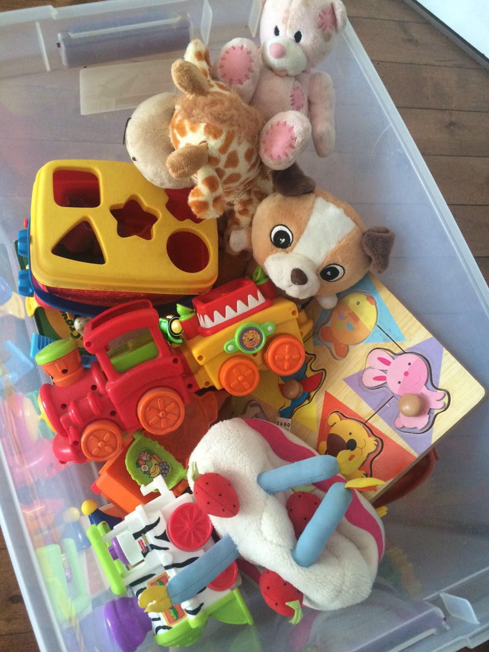 小车，毛绒玩具、积木、形状桶