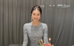 文章大女儿晒16岁生日照，成熟装扮美翻了