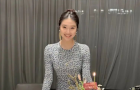 文章大女儿晒16岁生日照，成熟装扮美翻了